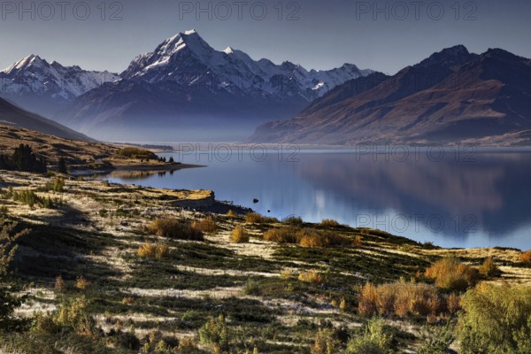 Spectacular view of Lake Pukaki with snow-capped mountains in the background, Lake Pukaki, Mt Cook, New Zealand