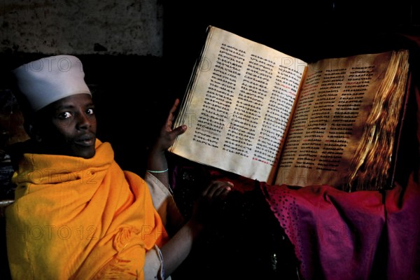 ETH Debre Damo, Enda Abuna Aregawi monastery church, interior view, Abba Philippos, Bible
