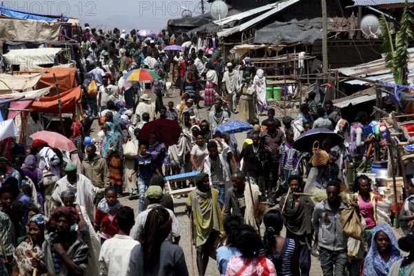 Lively market day in Lalibela full of visitors and busy stalls, Lalibela, Ethiopia