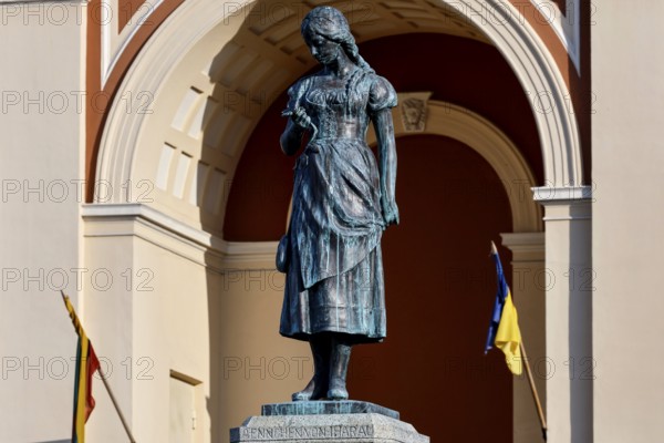 Angel of Tharau fountain on the theatre square in the old town of Klaipeda, Klaipeda, Memel, Lithuania
