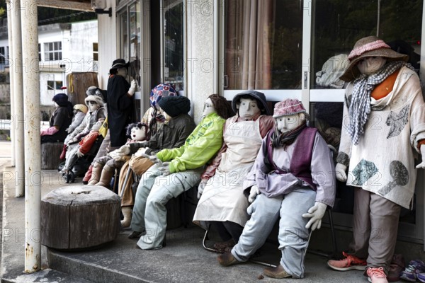 Ragdolls sit outside a building in Nagoroshimo, Nagoroshimo, Japan