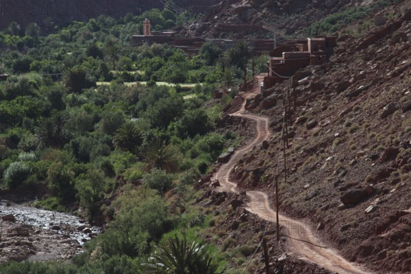 Red hiking trail through lush countryside surrounded by gorges in the Ounilla Valley