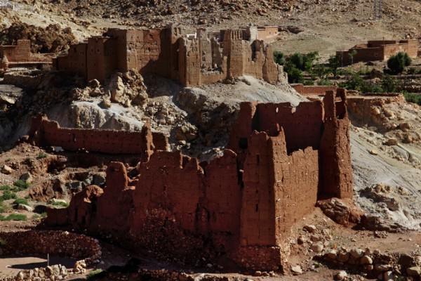 Red sandstone ruins in a desert-like landscape in the Ounilla Valley