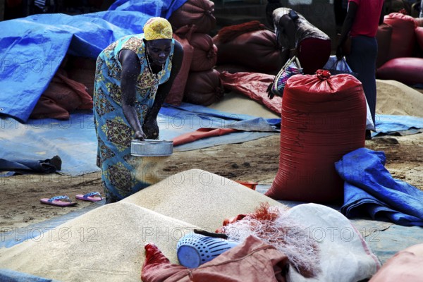 Market scene in Jinka with a woman selling Teff out of a sack
