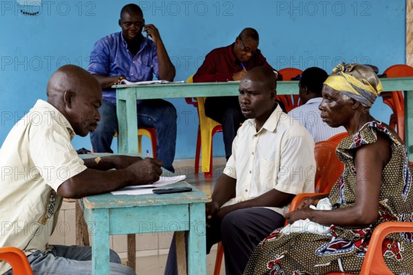 Consultation in an outpatient ward for the mentally ill with several patients, Mbahiakro, null, Côte d'Ivoire