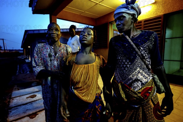 Careful accompaniment of a patient at night in a hospital, caring atmosphere, Korhogo, Côte d'Ivoire