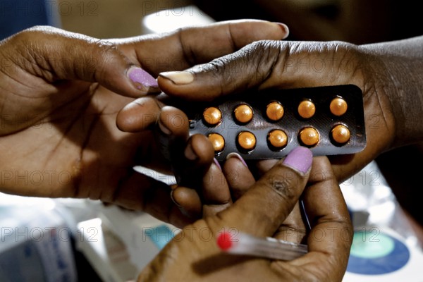 Medication dispensing in an outpatient ward for the mentally ill, Mbahiakro, null, Côte d'Ivoire