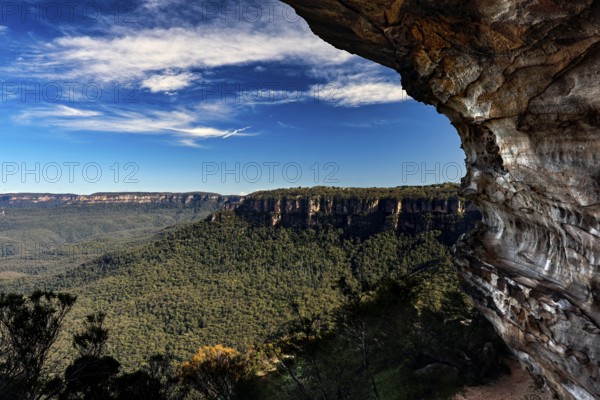 Breathtaking views from Lincoln's Rock over the Wentworth Falls area in the Blue Mountains, Blue Mountains, NSW, Australia
