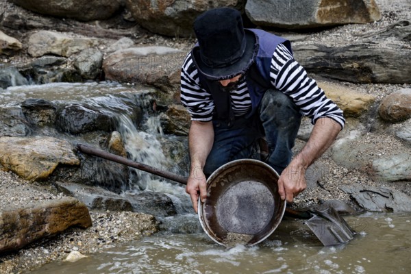Gold miner washes gold in a stream in Sovereign Hill, Ballarat, Ballarat, Victoria, Australia