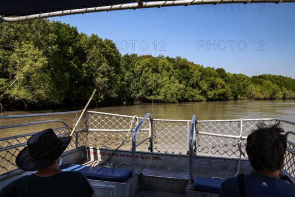 Jungle surrounded boat trip on Adelaide River under clear skies, Adelaide River, Northern Territory, Australia
