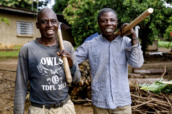 Men doing field work in a psychiatric rehabilitation center in Dar Es Salam, CI Bouaké, Dar Es Salam, Ivory Coast