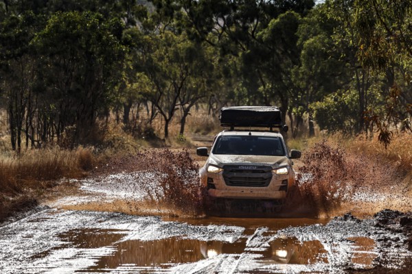 Off-road vehicle drives fearlessly through deep water ford on Gibb River Road