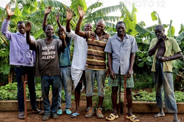 Group of workers in the fruit and vegetable garden of the rehabilitation center, Nongotanakaha, null, Côte d'Ivoire