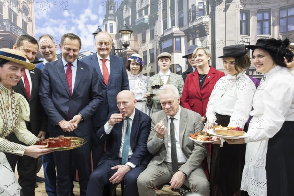 Christophe Hansen (Commissioner for Agriculture and Rural Development), Joachim Rukwied (President of the German Farmers' Association), Kai Wegner (Governing Mayor of Berlin) and Alios Rainer (Federal Minister of Agriculture, Food and Home Affairs) at a tasting at the Latvian stand during the opening tour of the Green Week at the exhibition grounds in Berlin on 16 January 2026. The trade fair for the agricultural and food industry will take place from 16 to 25 January 2026