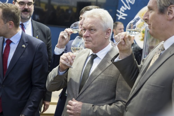 Alios Rainer (Federal Minister of Agriculture, Food and Home Affairs) smells a glass of wine at Ukraine's stand during the opening tour of the Green Week at the exhibition grounds in Berlin on 16 January 2026. The trade fair for the agricultural and food industry will take place from 16-25 January 2026