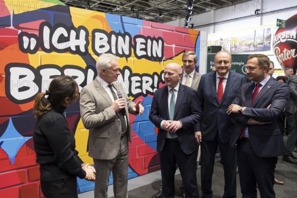 Alios Rainer (Federal Minister of Agriculture, Food and Home Affairs), Kai Wegner (Governing Mayor of Berlin), Joachim Rukwied (President of the German Farmers' Association) and Christophe Hansen (Commissioner for Agriculture and Rural Development) in front of a wall with the inscription Ich bin ein Berliner at the Berlin stand during the opening tour of the Green Week at the exhibition grounds in Berlin on 16 January 2026. The trade fair for the agricultural and food industry will take place from 16 to 25 January 2026