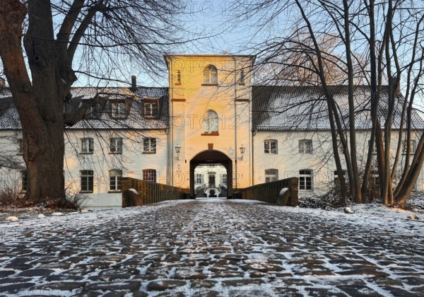 The bailey of Lauersfort Castle in winter, Moers, Wesel district, Lower Rhine, North Rhine-Westphalia, Germany