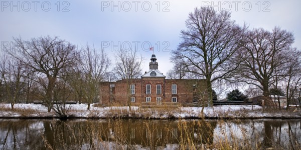 The river Niers with Hertefeld Castle in winter, Weeze, Lower Rhine, North Rhine-Westphalia, Germany
