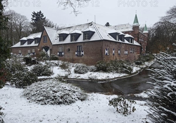 Walbeck Castle in Geldern-Walbeck in winter, Geldern, Lower Rhine, North Rhine-Westphalia, Germany