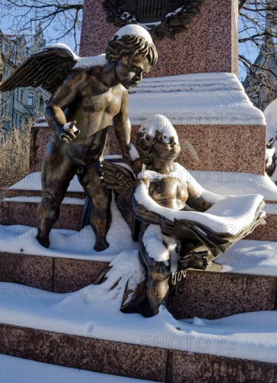 Two snowy angels, figure at the Felix Mendessohn Bartholdy monument in winter with snow, Leipzig, Saxony, Germany