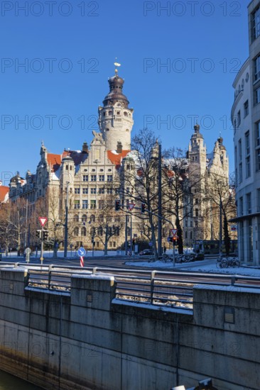 Pleißemühlgraben in front of the New Town Hall, monument by Hugo Licht, in winter with snow, Leipzig, Saxony, Germany