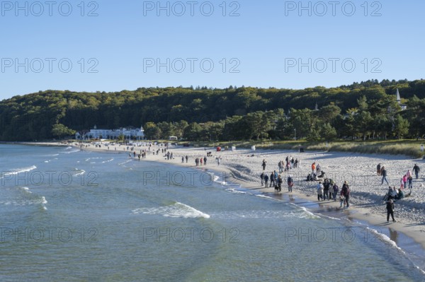 Tourists on the beach in autumn, Baltic Sea, Binz, seaside resort, Rügen island, Mecklenburg-Western Pomerania, Germany
