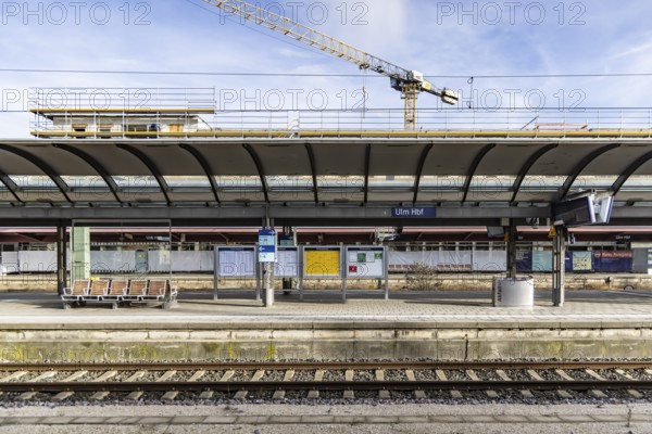 Construction work at Ulm Central Station: Until January 19, 2026, there will be no long-distance trains, regional trains will be restricted. The reason is work on the new electronic signal box. A challenge for 40, 000 travelers who use Ulm Central Station every day. Ulm, Baden-Württemberg, Germany