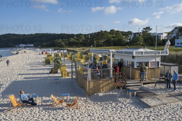 Beach bar on the sandy beach, Binz, seaside resort, Rügen island, Baltic Sea, Mecklenburg-Western Pomerania, Germany