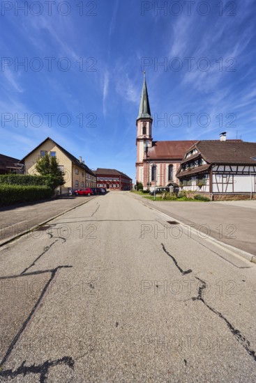 St. James church, church tower, Grafenhausen town hall, residential building, commercial building, general architecture, street, parking boxes with cars, trees, hedge, meadow, blue sky, cirrus clouds, Kirchstraße, Grafenhausen district, Kappel-Grafenhausen, Black Forest, Ortenaukreis, Baden-Württemberg, Germany