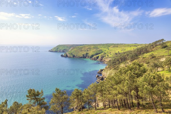 Scenics view of an awesome beautiful coastal landscape with sea view to the horizon on a sunny summer day, Crozon peninsula, Bretagne, France