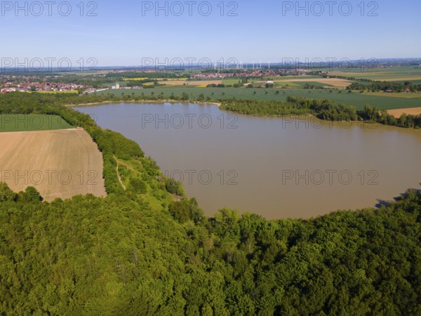 A quiet lake surrounded by forests and fields under clear skies, aerial view, Groß Bülten-Adenstedt landing pond, landscape protection area, municipality of Ilsede, district of Peine, Lower Saxony, Germany
