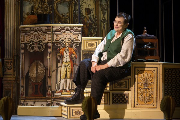 Katharina Thalbach, Pierre Besson, Torsten Rasch, Wilhelm bush: Sauerkohl & Misetaten, photo sample on 14.01.2026 in the comedy Am Kurfürstendamm in Ernst-Reuter-Saal, Berlin, premiered on 20.01.2026