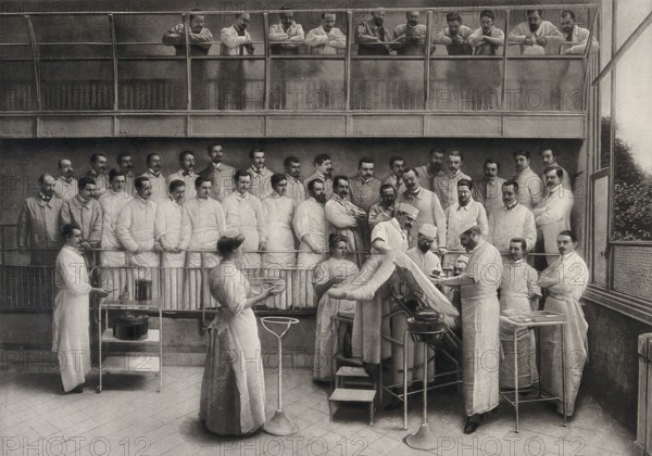 Operation, opening of the abdominal cavity, laparotomy surgery in Broca Hospital, nurses, doctors, medical team, training, medical studies, Paris, around 1901, medicine, history of medicine, photography, France, historical