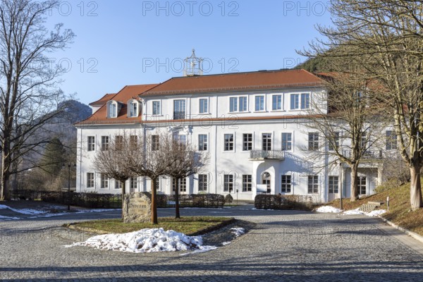 Exterior view of Prossen Castle with Lilienstein in the background, Bad Schandau, Saxon Switzerland, Saxony, Germany