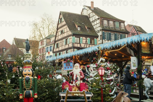 Christmas market, Old Town, Colmar, Haut-Rhin, Alsace, France