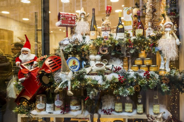 Christmassy decorated shop, Old Town, Colmar, Haut-Rhin Department, Alsace, France