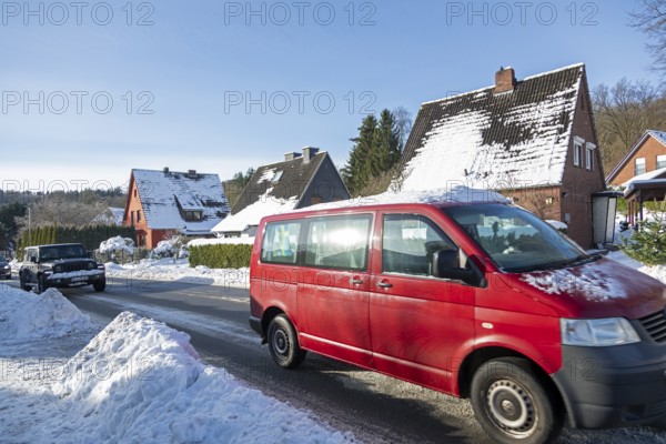 Snowy road, cars, houses, winter, snow, Sieversen, Samtgemeinde Rosengarten, Lower Saxony, Germany