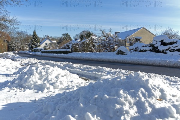 Snowy street, houses, winter, snow, Sieversen, Samtgemeinde Rosengarten, Lower Saxony, Germany
