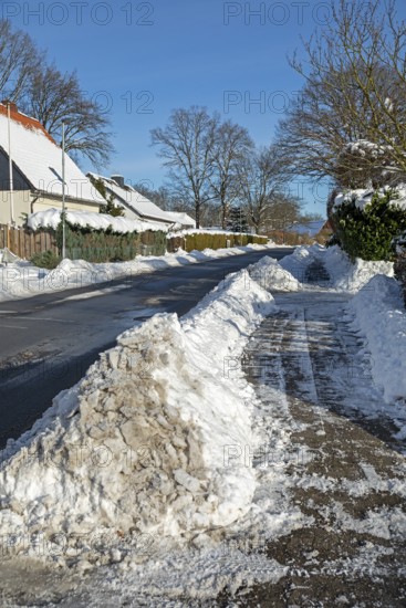 Snowy street, houses, winter, snow, Sieversen, Samtgemeinde Rosengarten, Lower Saxony, Germany