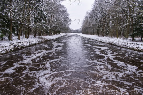 Hunte in winter with snow, Barnstorf, Lower Saxony, Germany