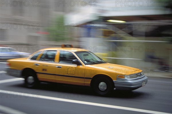 Movement, yellow taxi, yellow cab, in New York City, USA