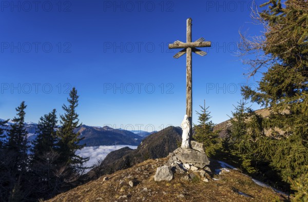Sankt Wolfgang, summit cross auf der Vormaueralm, Osterhorn Group, Salzkammergut, Upper Austria, Austria