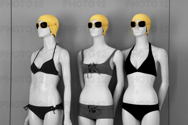 Female mannequins with bathing suits, bathcaps and sunglasses, black and white, New York City, USA