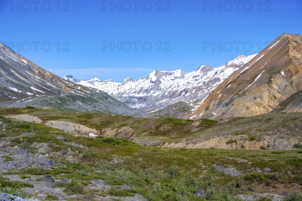 Colourful mountains, picturesque mountain scenery on Gulkana Glacier, Richardson Highway, Alaska Range, Alaska, USA