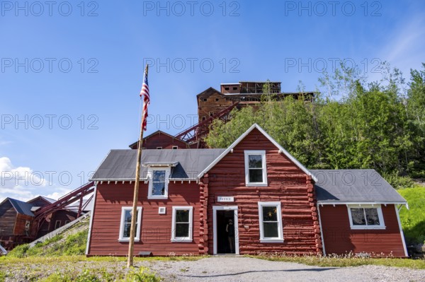 Kennicott Red Buildings, Office Building and Kennicott Concentration Mill to Extract Copper from Quarried Rock, Historic Kennecott Copper Mine, National Historic Landmark, Wrangell St. Elias National Park, Alaska, USA