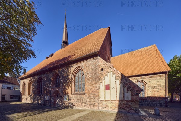 St. Nicolai church, late Gothic style, roof turret, church window, hall church, historic brick building, cobblestone square, pedestrian zone, trees, blue sky, cloudless, church square, Eckernförde, Rendsburg-Eckernförde district, Schleswig-Holstein, Germany