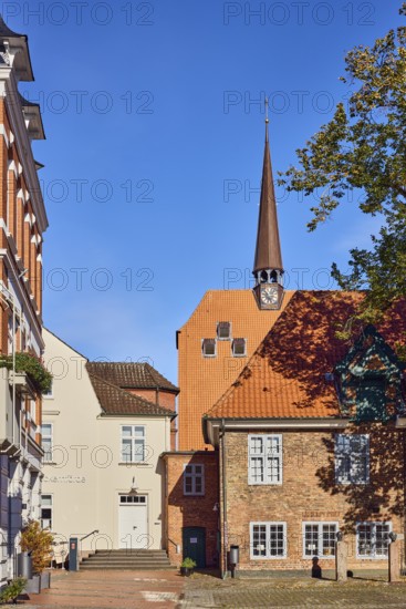 St. Nicolai church tower, historic town hall, city museum, general architecture, brick buildings, trees, blue sky, cloudless, market square, town hall market, Eckernförde, Rendsburg-Eckernförde district, Schleswig-Holstein, Germany