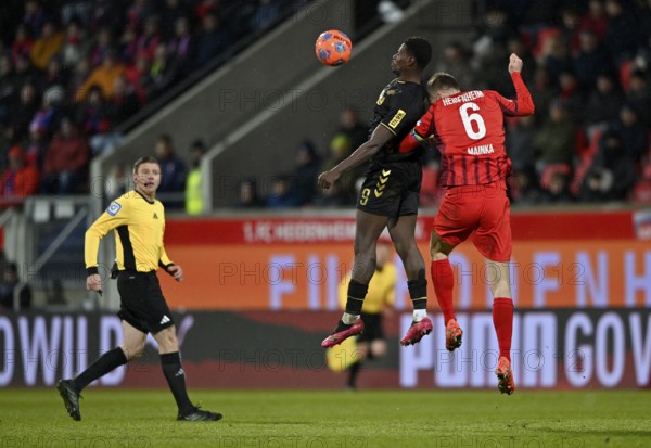 Header duel One-on-one action Patrick Mainka 1. FC Heidenheim 1846 FCH (06) v Ragnar Ache 1. FC Köln KOE (09) Referee Referee Robert Schröder Voith-Arena, Heidenheim, Baden-Württemberg, Germany