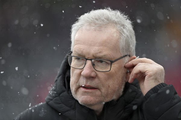 Chief Executive Officer Holger Sanwald 1. FC Heidenheim 1846 FCH Portrait snow, blowing snow, winter, Voith-Arena, Heidenheim, Baden-Württemberg, Germany