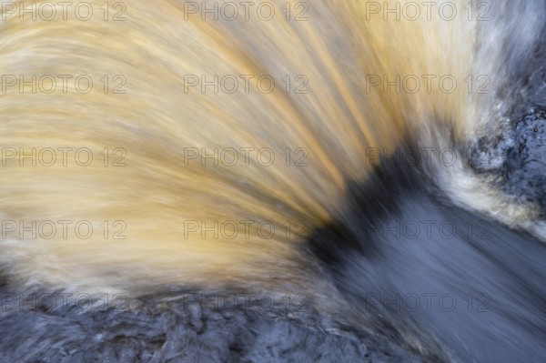 Flowing water in the castle garden in Oldenburg, Oldenburg, Lower Saxony, Germany